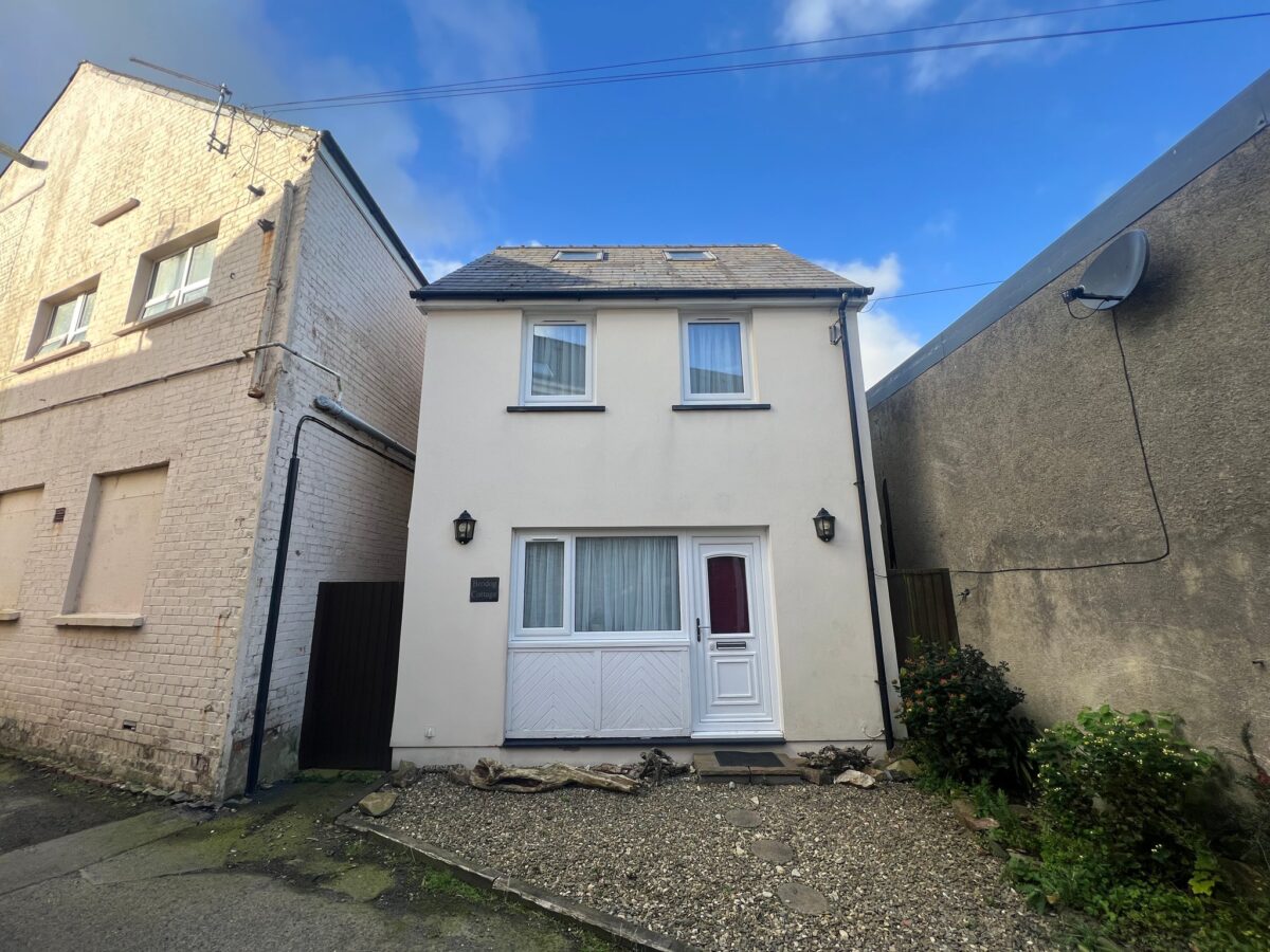 Brodog Lane, Fishguard, SA65 9NR