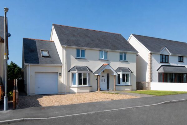 Bro'r Dderwen, Clynderwen, SA66 7NR